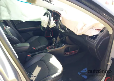 2020 Jeep Compass Trailhawk 4X4 from USA, damaged, VIN 3C4NJDDB2LT127569